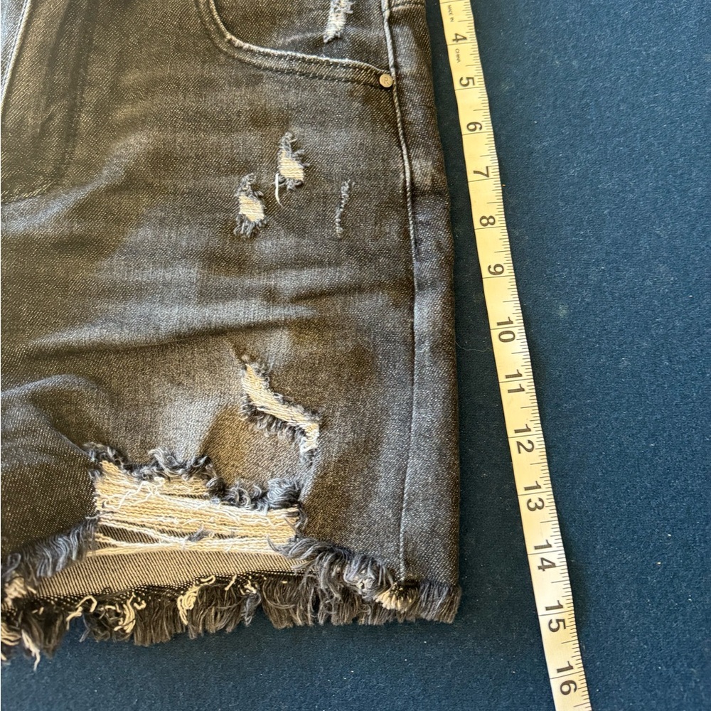 RISEN distressed black denim shorts w/ a little stretch! FLATTERING & versatile - Picture 3 of 10